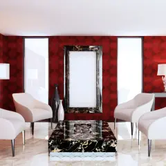 Elegancki salon z tapetą w kolorze rubinowym, cztery białe fotele, stolik kawowy z czarnego marmuru i ozdobne wazony.