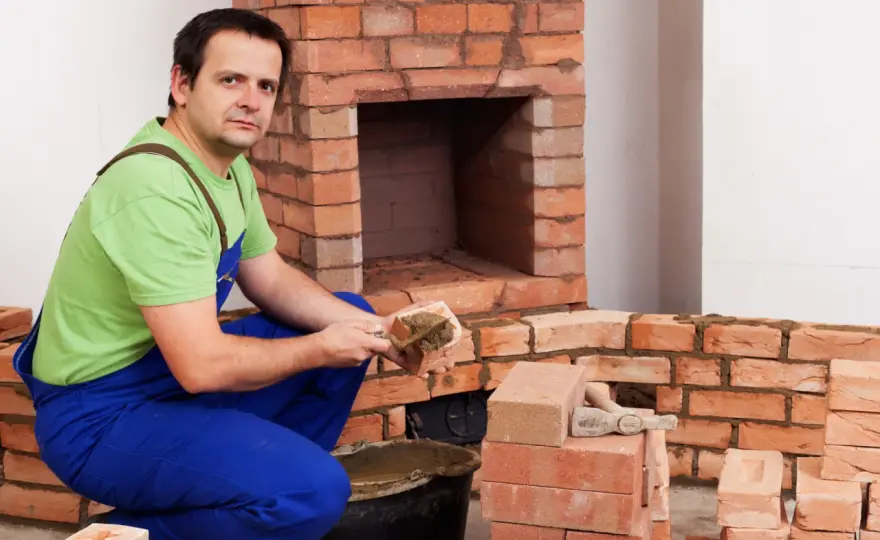 Szamot w domu i ogrodzie - jak wybrać cegłę, płytę i zaprawę