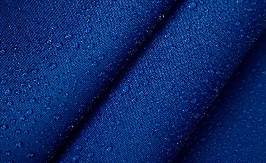 Materiał hydrofobowy w budownictwie - kiedy warto go użyć?